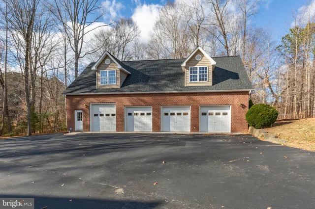 a view of livingroom with furniture and window