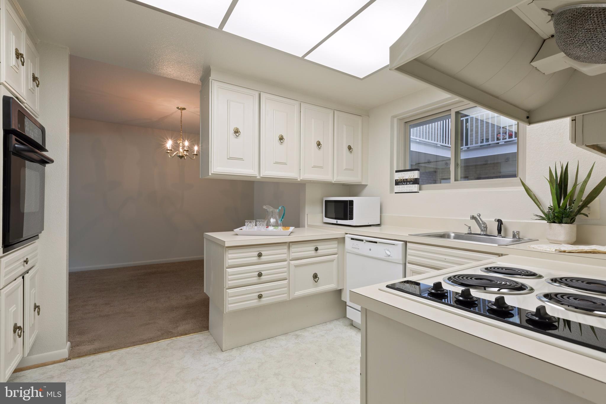 3340 Gleneagles Drive, Unit 691D Silver Spring, MD 20906 - Photo 2 of 22 Kitchen