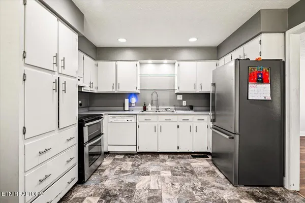 $320,000 | 384 HC Smith Drive, Oneida, TN 37841