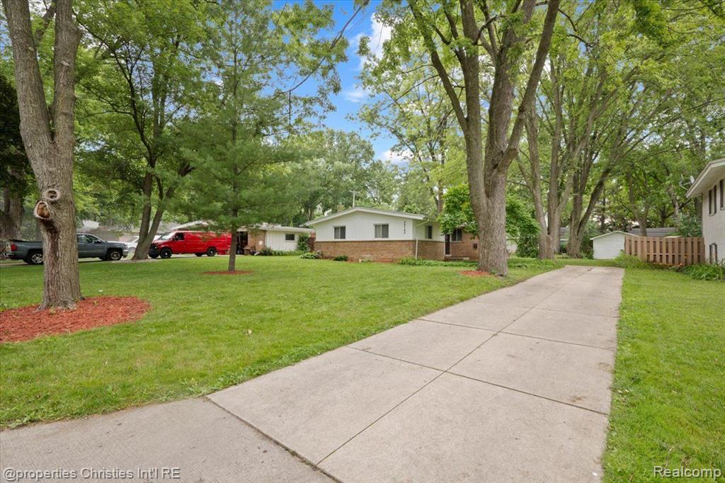 29780 Fall River Road Southfield, MI 48076 - Photo 33 of 38
