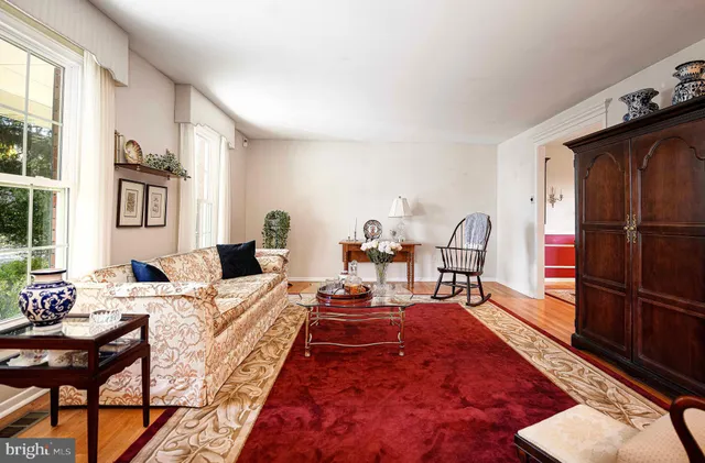 a bed room with furniture and a rug