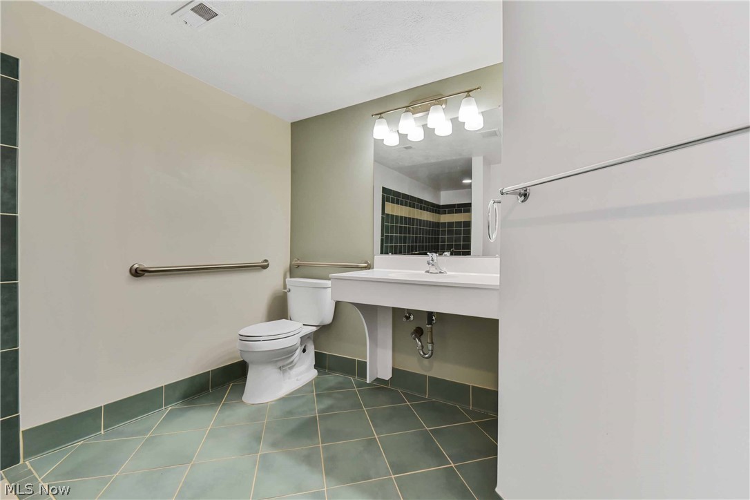 3701 Mayfield Road, Unit 112 Cleveland, OH 44121 - Photo 27 of 35 Gallery Image 27