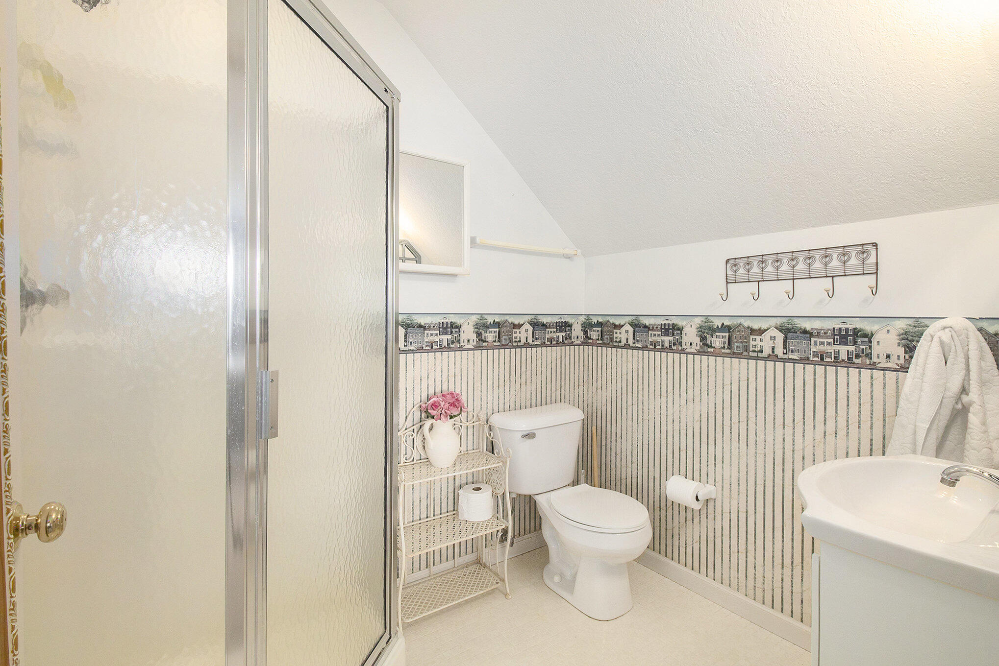 9458 Edwin Markham Road Brooklyn, MI 49230 - Photo 25 of 37 Primary Bathroom