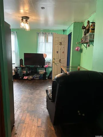 $1,495,000 | 120 Kingsland Avenue | East Williamsburg