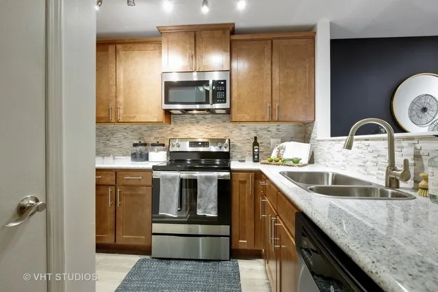 $2,431 | 110 Aster Drive, Unit 2214, Schaumburg, IL 60173