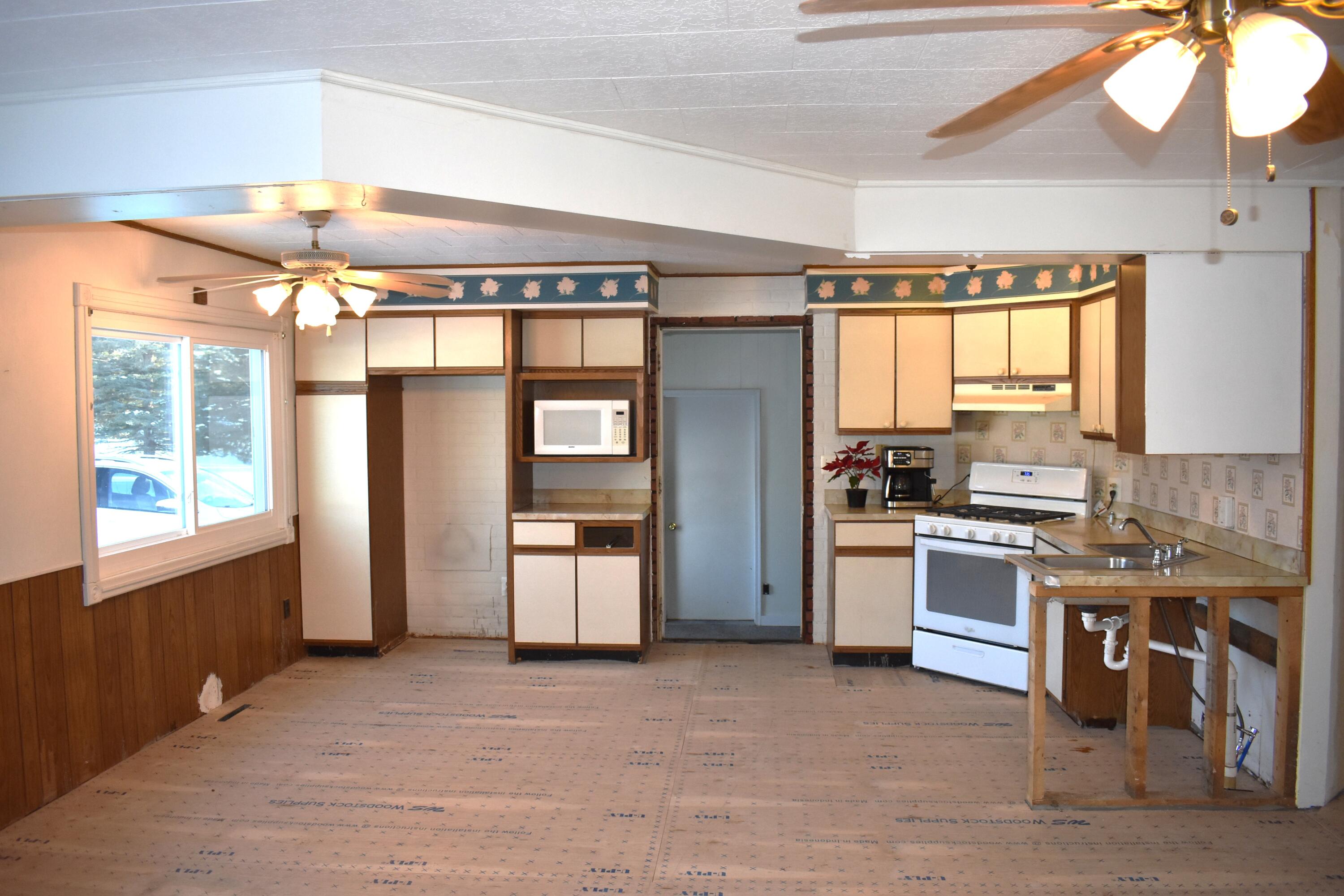 2939 Grant Siding Road Cheboygan, MI 49721 - Photo 14 of 54 Kitchen
