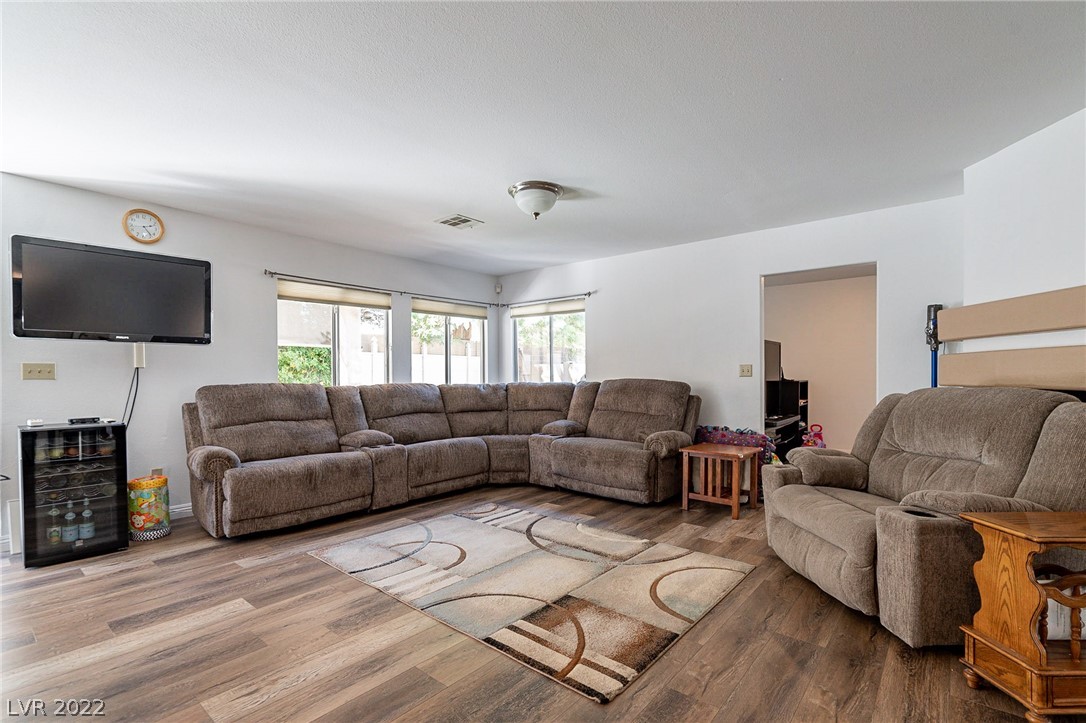 265 Via Malorca Street Henderson, NV 89074 - Photo 17 of 87
