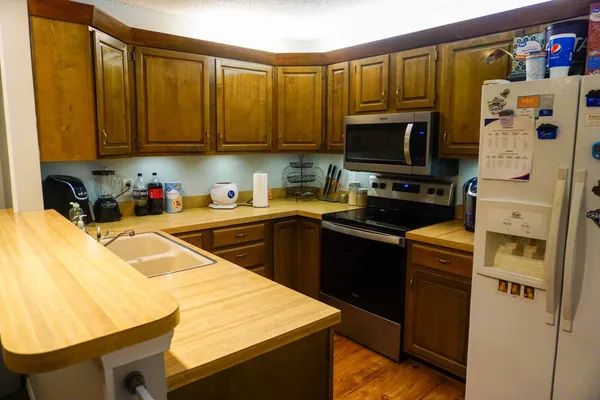 $164,000 | 626 North Oak Forest Lane, Derby, KS 67037