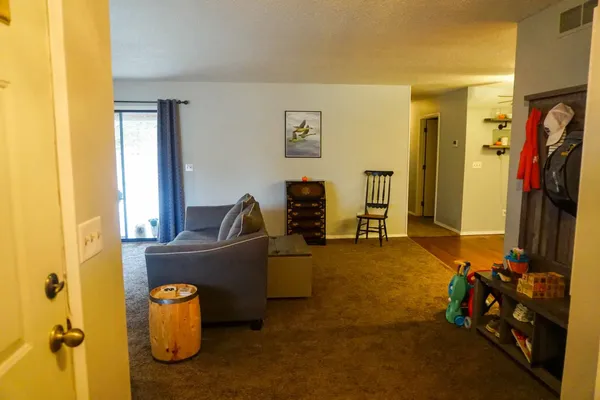 $164,000 | 626 North Oak Forest Lane, Derby, KS 67037