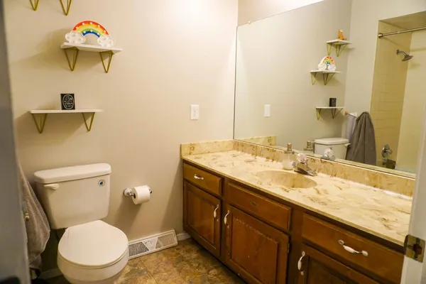 $164,000 | 626 North Oak Forest Lane, Derby, KS 67037