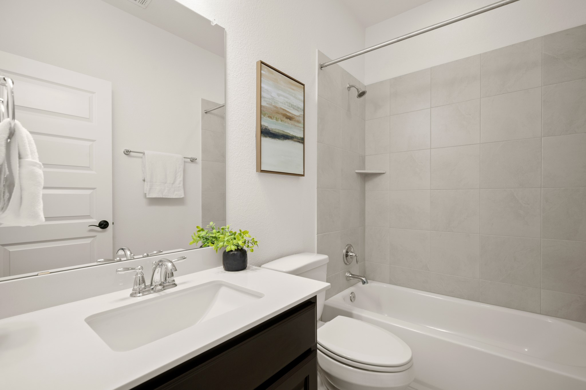 20521 Martin Lane Pflugerville, TX 78660 - Photo 24 of 40 This full guest bath is located in between one of the secondary bedrooms and the game room.