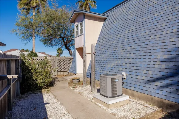 $1,995 | 13813 Flintlock Drive, Corpus Christi, TX 78418