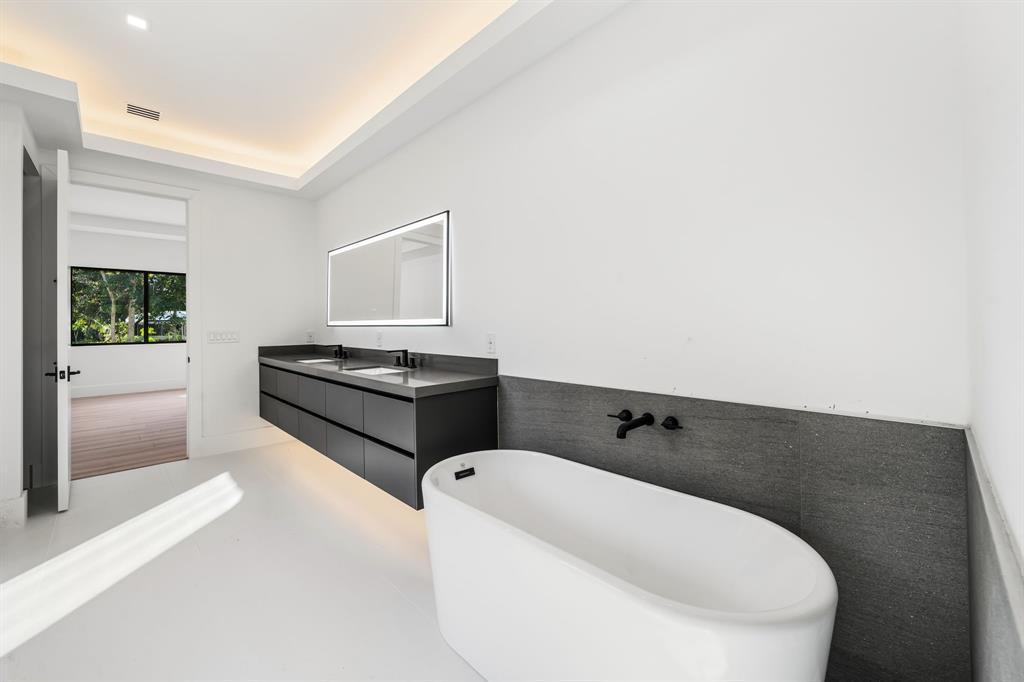 18851 42nd Road North Loxahatchee, FL 33470 - Photo 11 of 22 a bathroom with a bathtub