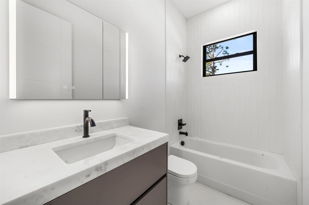 18851 42nd Road North Loxahatchee, FL 33470 - Photo 15 of 22 a bathroom with a sink a toilet and a bathtub