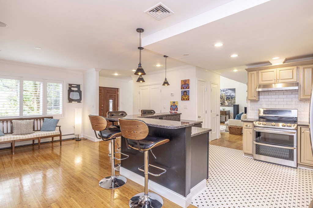 76 Selwyn Road Newton, MA 02461 - Photo 8 of 42