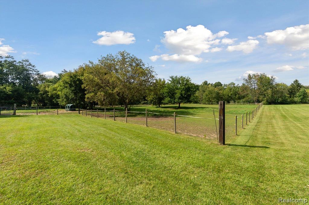 8265 Hogan Road Fenton, MI 48430 - Photo 35 of 46
