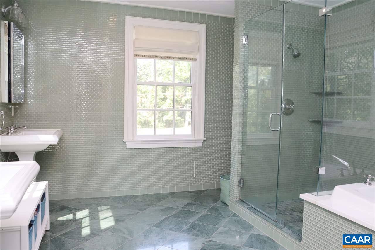 16 Canterbury Road Charlottesville, VA 22903 - Photo 20 of 37 a bathroom with a toilet sink and shower