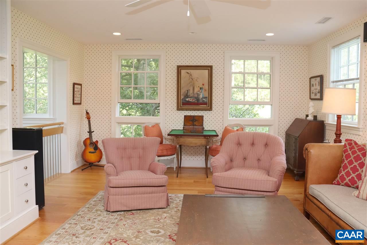 16 Canterbury Road Charlottesville, VA 22903 - Photo 26 of 37 a living room with furniture and a window