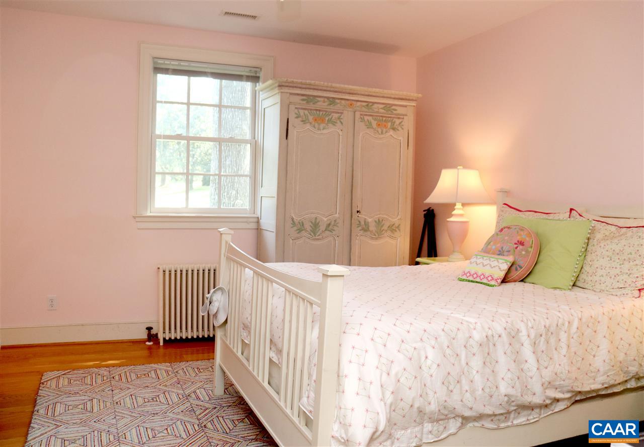 16 Canterbury Road Charlottesville, VA 22903 - Photo 28 of 37 a bedroom with a bed and a window