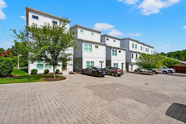 $2,995 | 413 Lellyett Street, Nashville, TN 37209