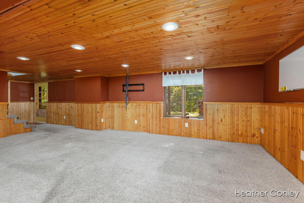 18086 North Fruitport Road Spring Lake, MI 49456 - Photo 25 of 45 IMG_1025