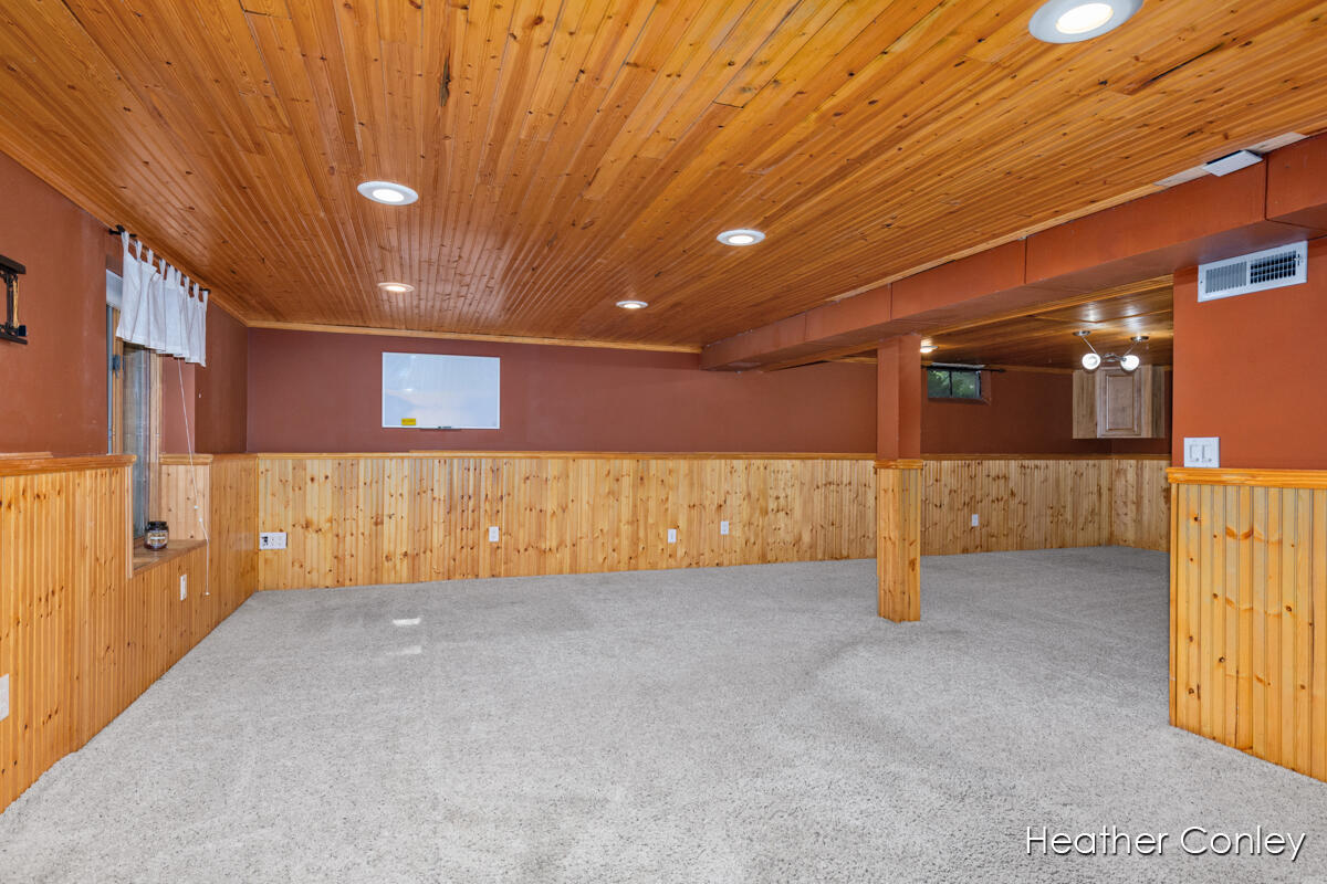18086 North Fruitport Road Spring Lake, MI 49456 - Photo 26 of 45 IMG_1026