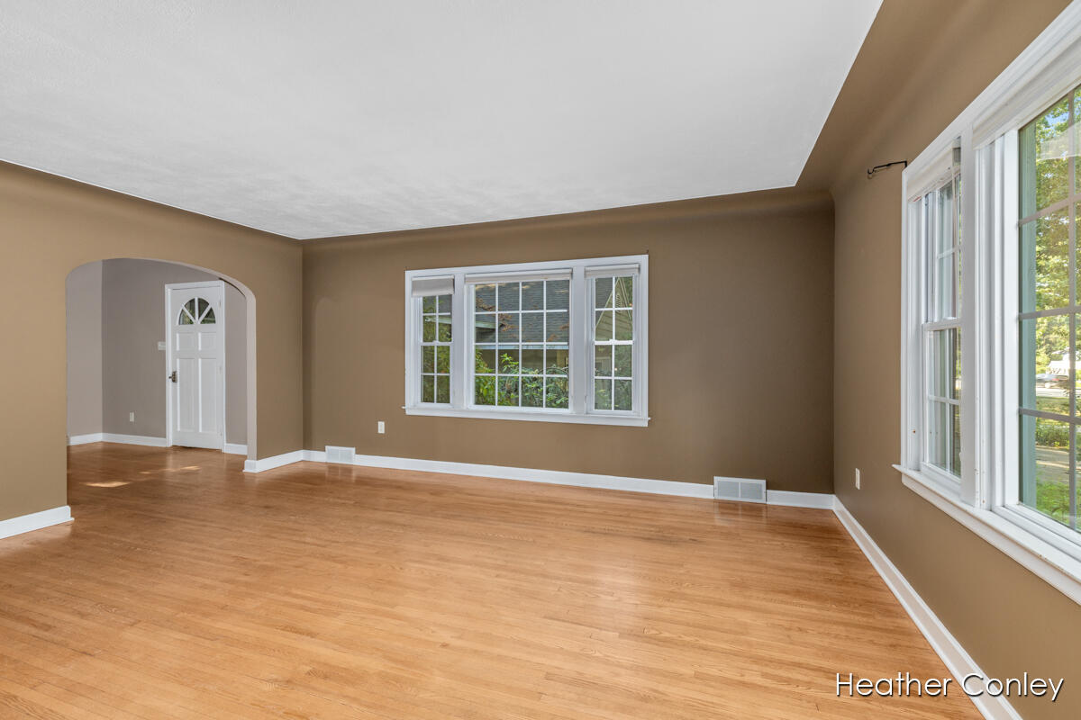 18086 North Fruitport Road Spring Lake, MI 49456 - Photo 10 of 45 IMG_1009