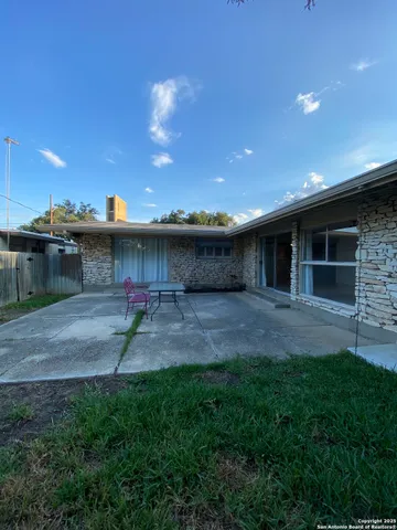 $1,725 | 611 Oblate Drive, San Antonio, TX 78216
