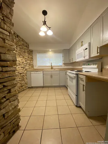 $1,725 | 611 Oblate Drive, San Antonio, TX 78216