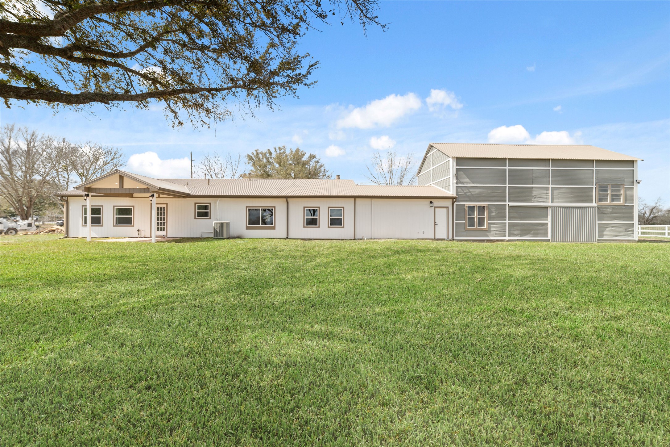 13431 Vrlla Road Guy, TX 77444 - Photo 28 of 32 a front view of a house with a garden