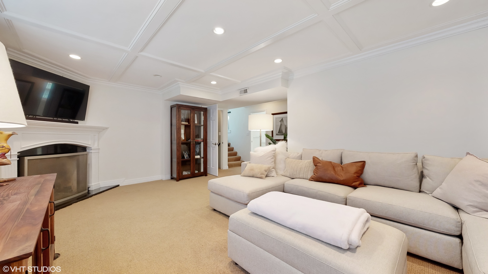 15 Winston Road Lake Forest, IL 60045 - Photo 13 of 26 a living room with furniture and a flat screen tv