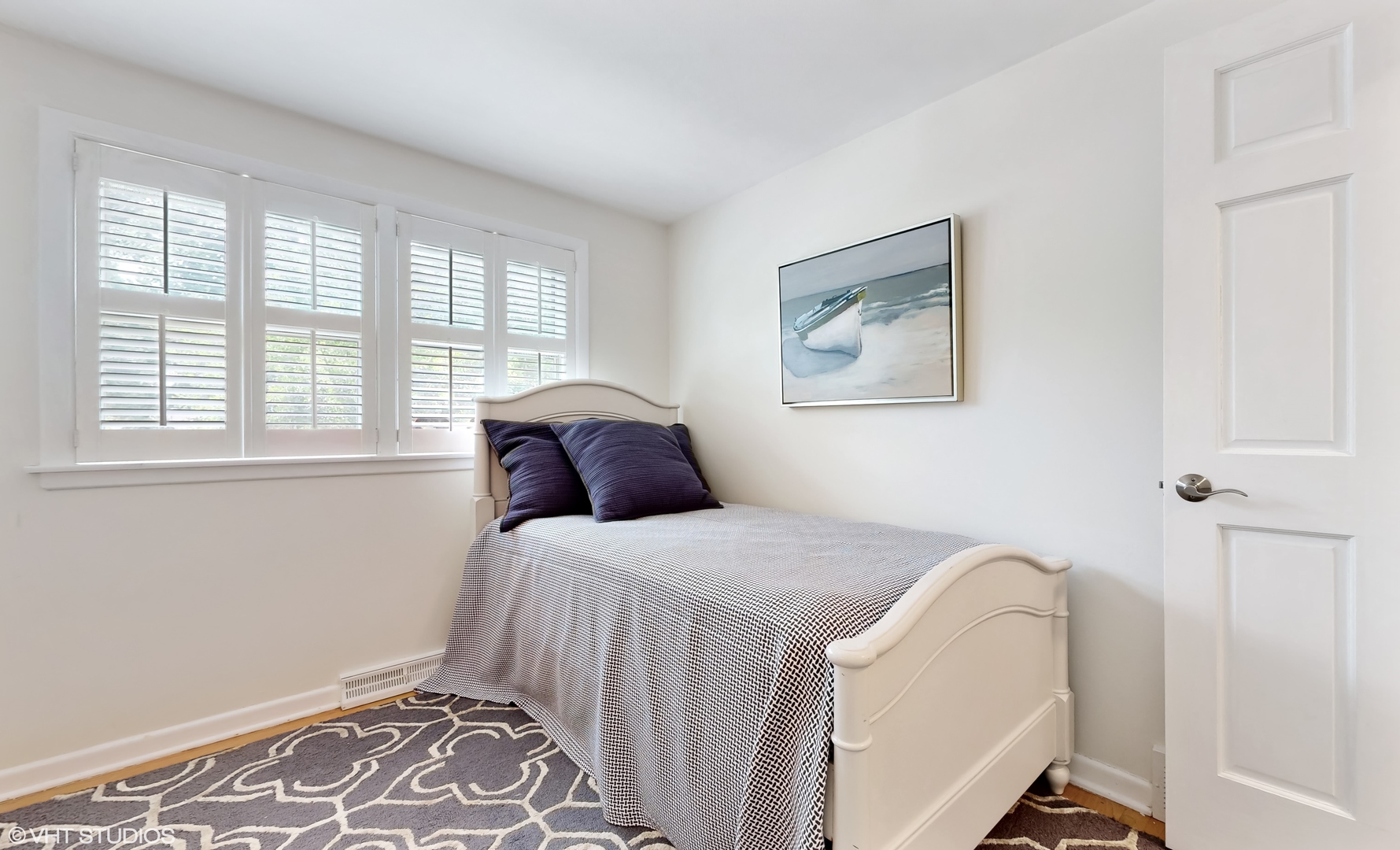 15 Winston Road Lake Forest, IL 60045 - Photo 17 of 26 a bedroom with a bed and a window