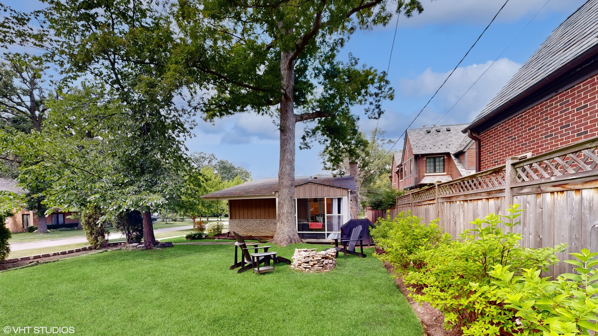 15 Winston Road Lake Forest, IL 60045 - Photo 20 of 26 a front view of a house with garden