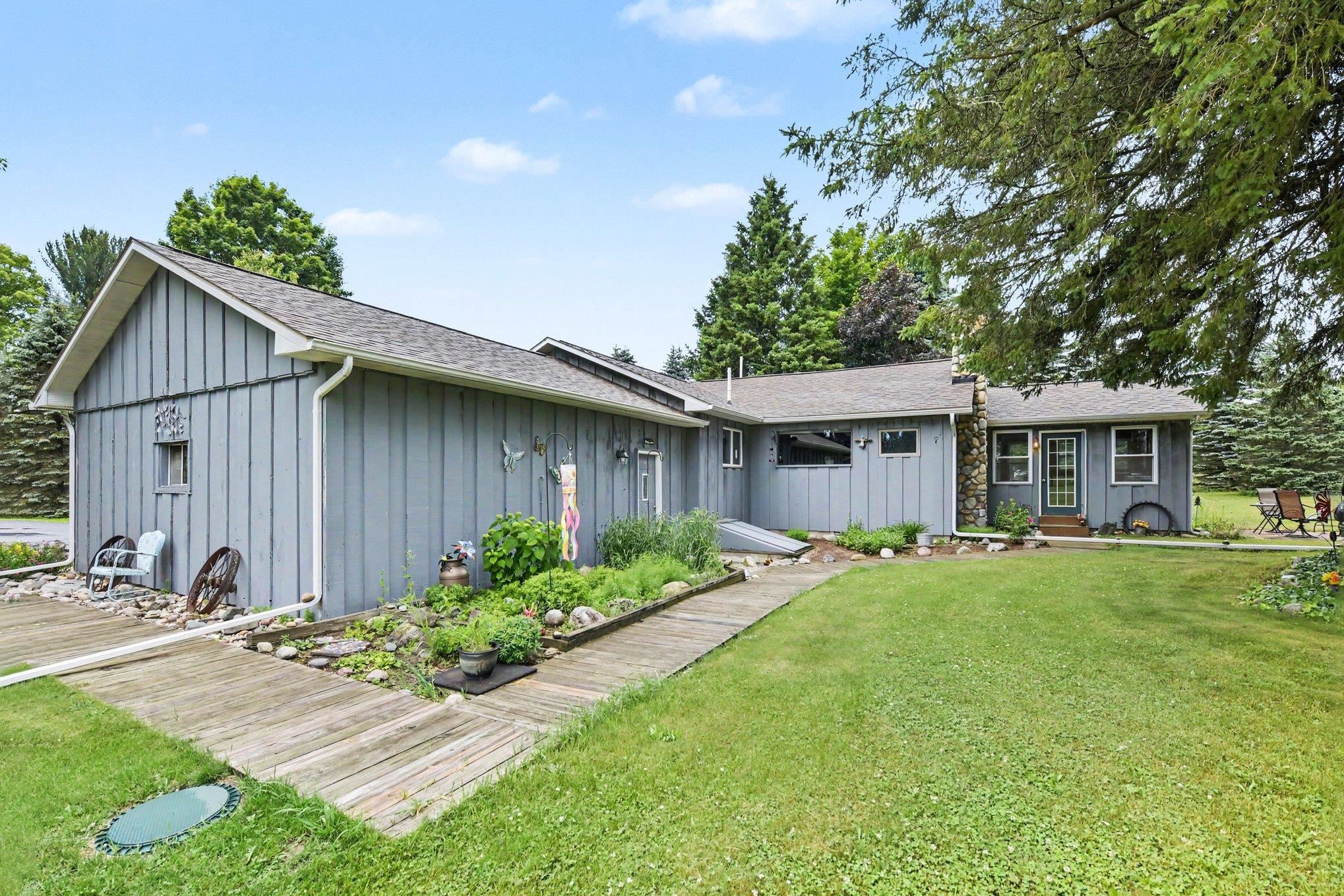 3091 Lake Ann Road Interlochen, MI 49643 - Photo 5 of 19 1947551-54e50d6d-4b81-4af4-9bd3-32bc8da15e77.JPG