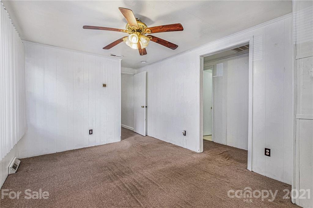 8619 Pence Road Charlotte, NC 28215 - Photo 3 of 10 Gallery Image 3
