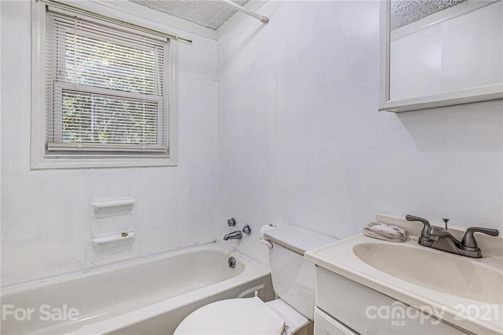 8619 Pence Road Charlotte, NC 28215 - Photo 6 of 10 Gallery Image 6