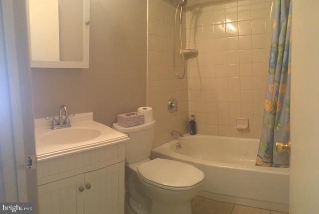 1935 Orchard Point Road Pasadena, MD 21122 - Photo 14 of 14 Hall bathroom on upper level