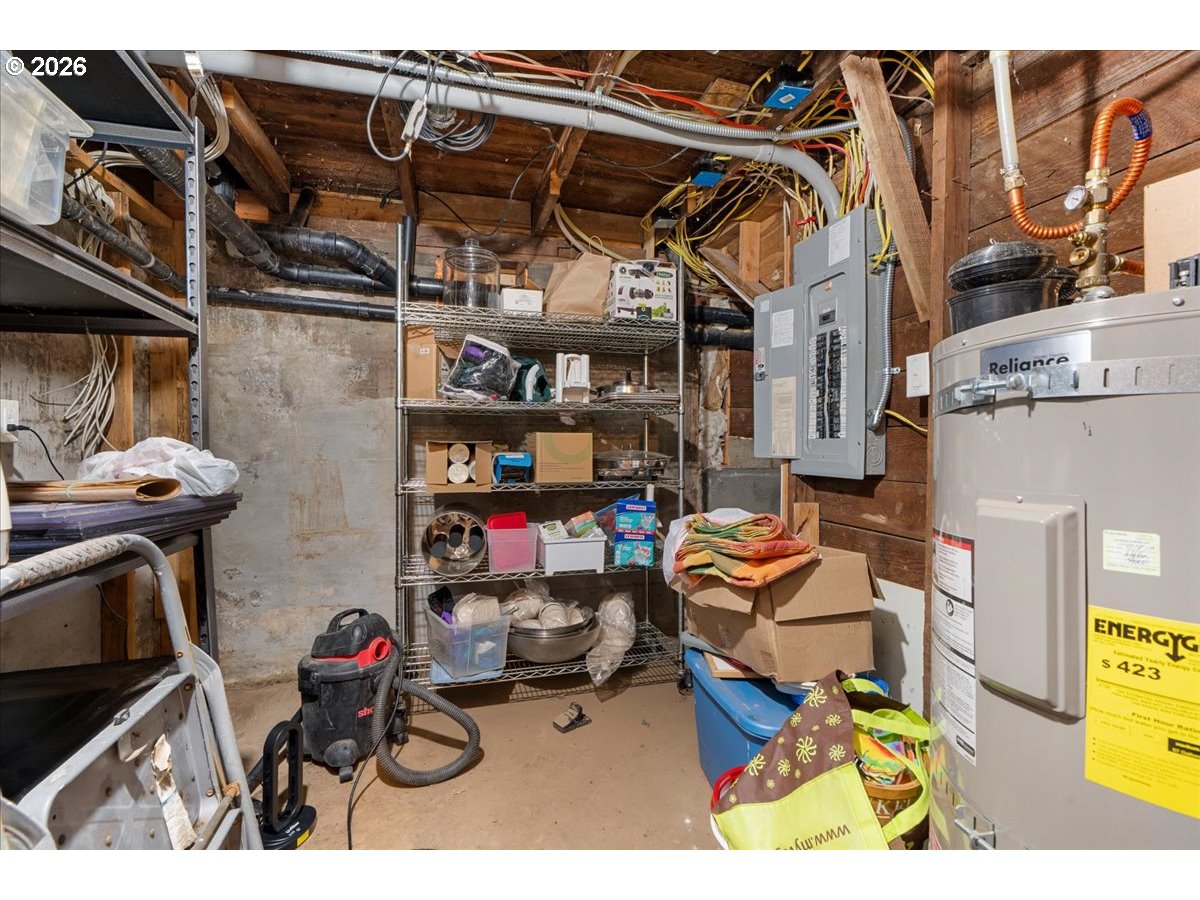 772 Division Street Oregon City, OR 97045 - Photo 23 of 47 a view of storage and utility room