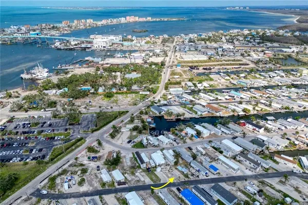 $59,900 | 11 Helen Lane, Fort Myers Beach, FL 33931