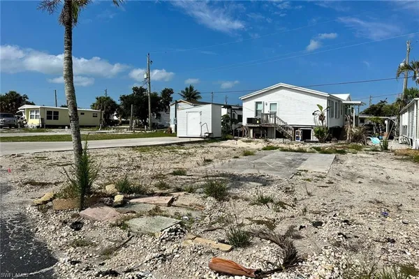 $59,900 | 11 Helen Lane, Fort Myers Beach, FL 33931