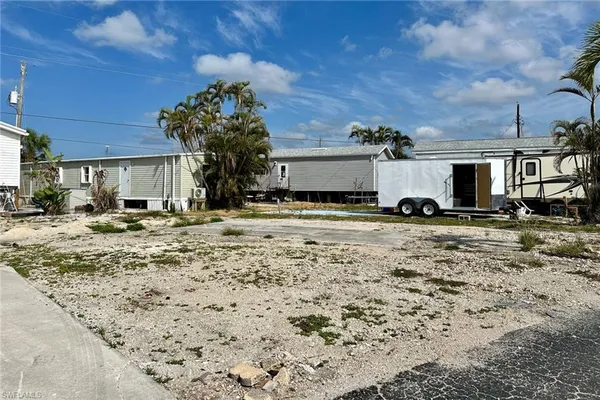 $59,900 | 11 Helen Lane, Fort Myers Beach, FL 33931