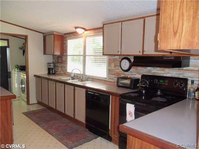 217 Jennings Road Cartersville, VA 23027 - Photo 6 of 12 Kitchen - Lots of cabinet space