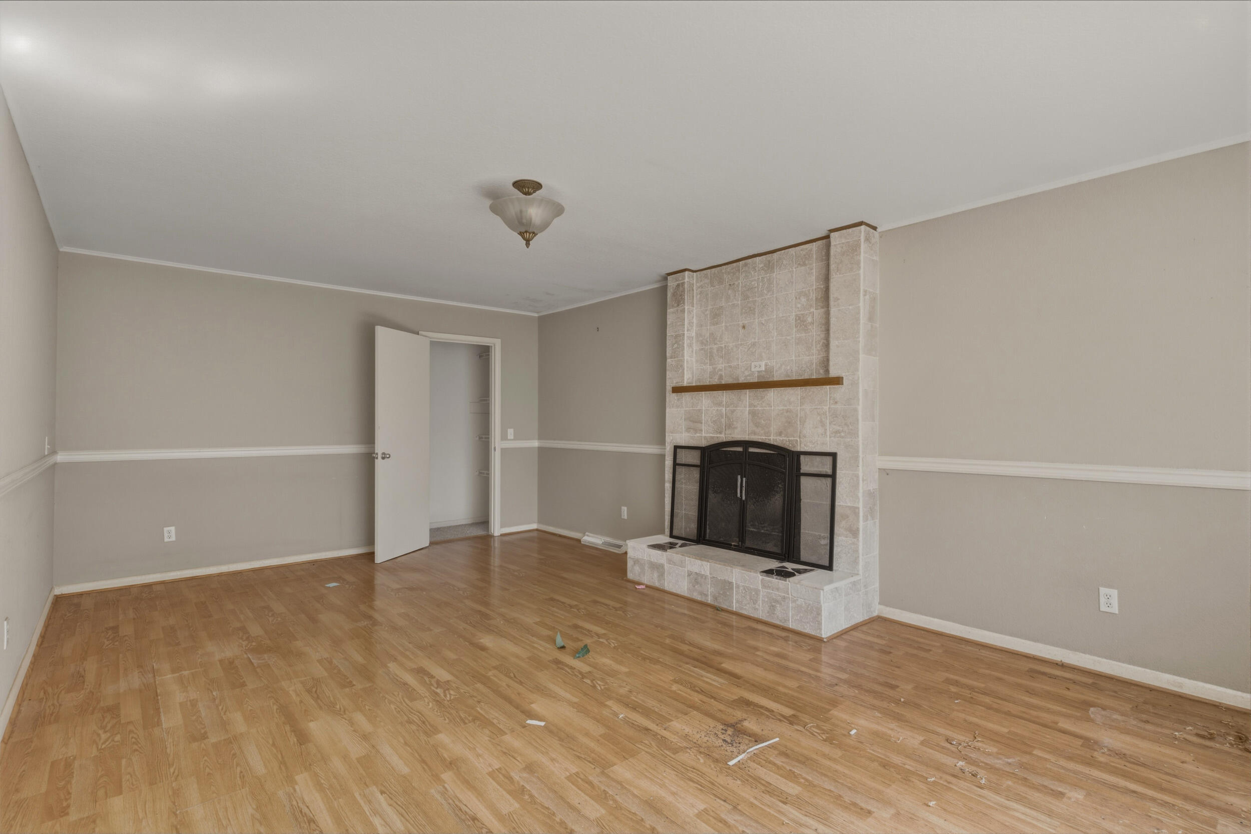 421 West County Street Monett, MO 65708 - Photo 7 of 11 5_421_w_county_st_005