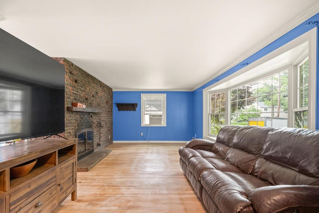 16 Keniston Road Lynnfield, MA 01940 - Photo 4 of 30 Gallery Image 4
