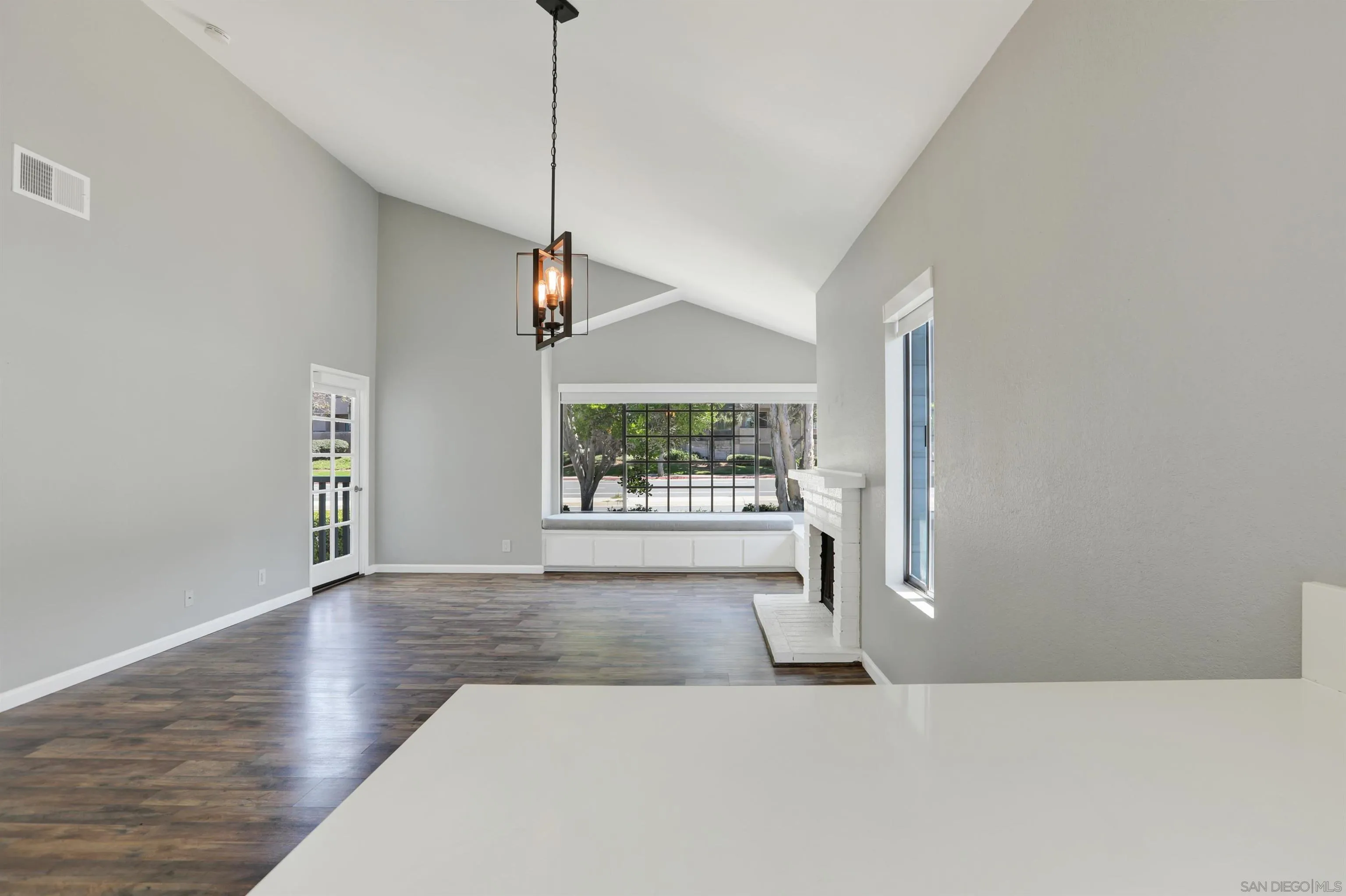 8878 Regents Road, Unit 201 San Diego, CA 92122 - Photo 16 of 20