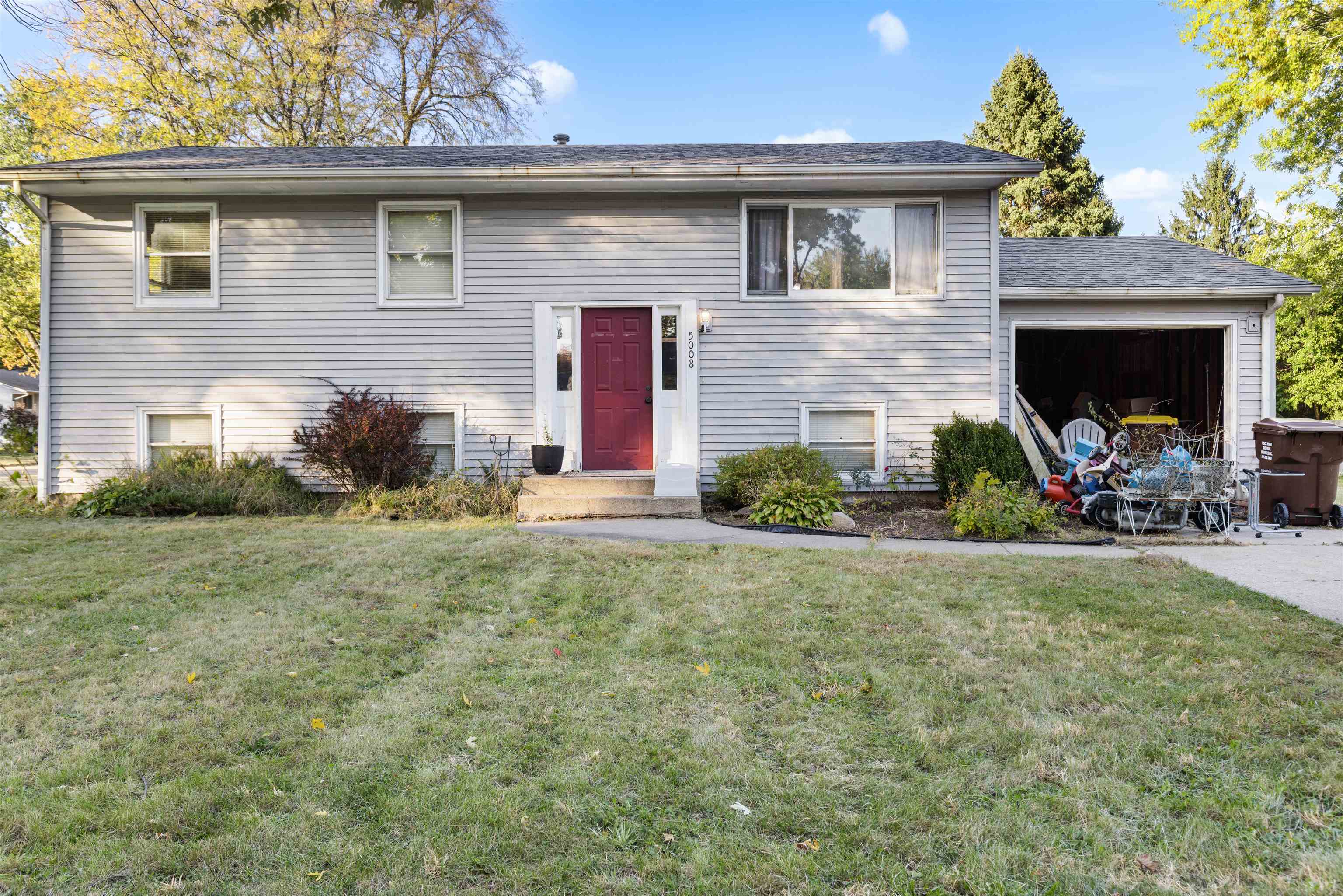 a view of a backyard of the house