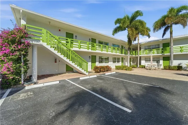 $325,000 | 975 9th Avenue South, Unit 2, Naples, FL 34102