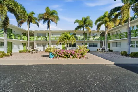 $325,000 | 975 9th Avenue South, Unit 2, Naples, FL 34102
