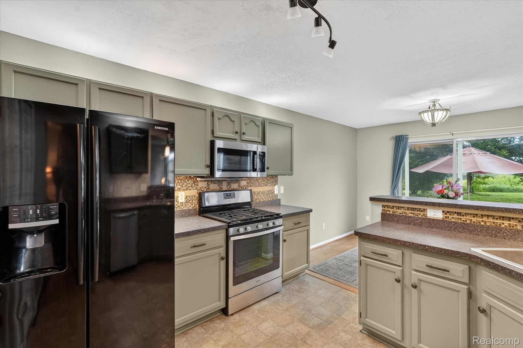 456 Lilly View Court Howell, MI 48843 - Photo 9 of 45 Kitchen