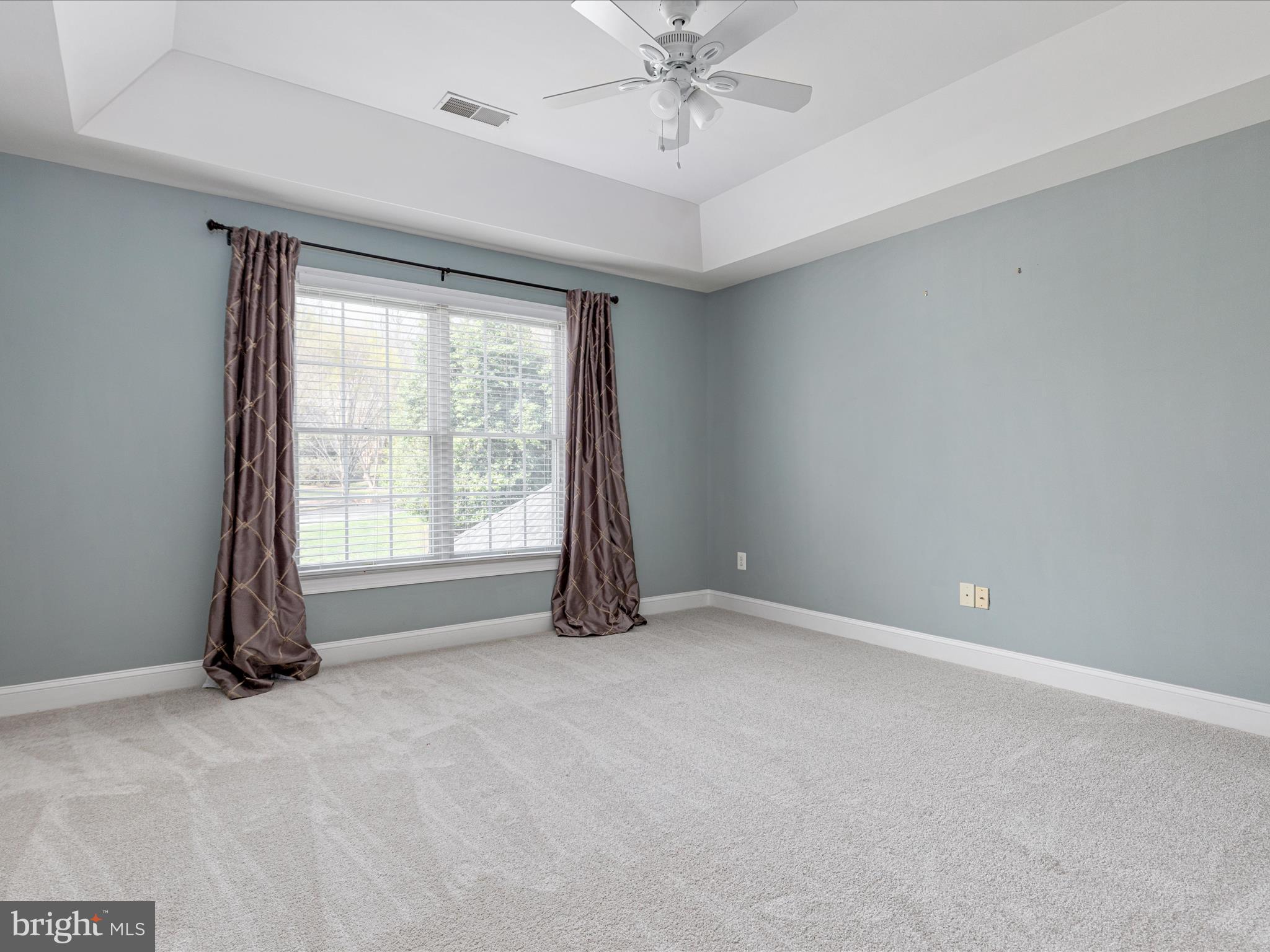 10554 Fox Forest Drive Great Falls, VA 22066 - Photo 41 of 77 Upper level bedroom w/ buddy bath
